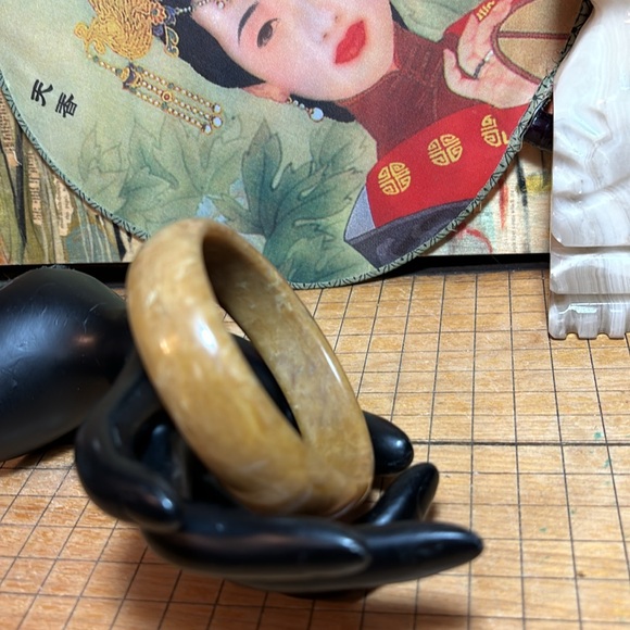 Carved Marbled Stone Bangle Bracelet 2 11/16”D Creamy Caramel Color EVC 8”L Int. - Picture 5 of 7